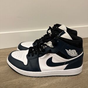 Air Jordan 1 Mid “Armory Navy”